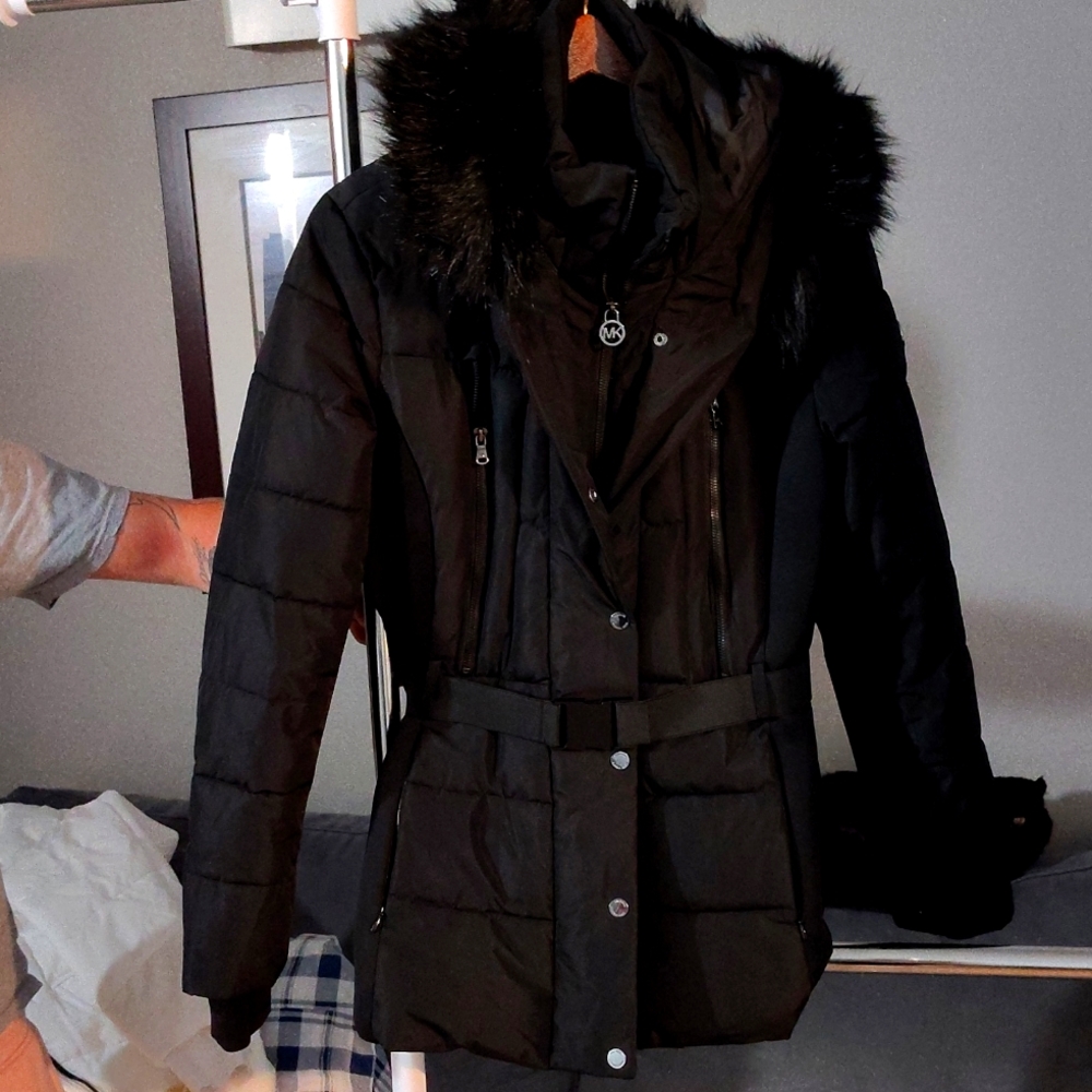 Brand new Michael Kors black puffy jacket size L hooded with faux fur trim hood